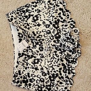 NWT J Crew Factory linen blend scalloped edge mini shorts in snow leopard sz 6